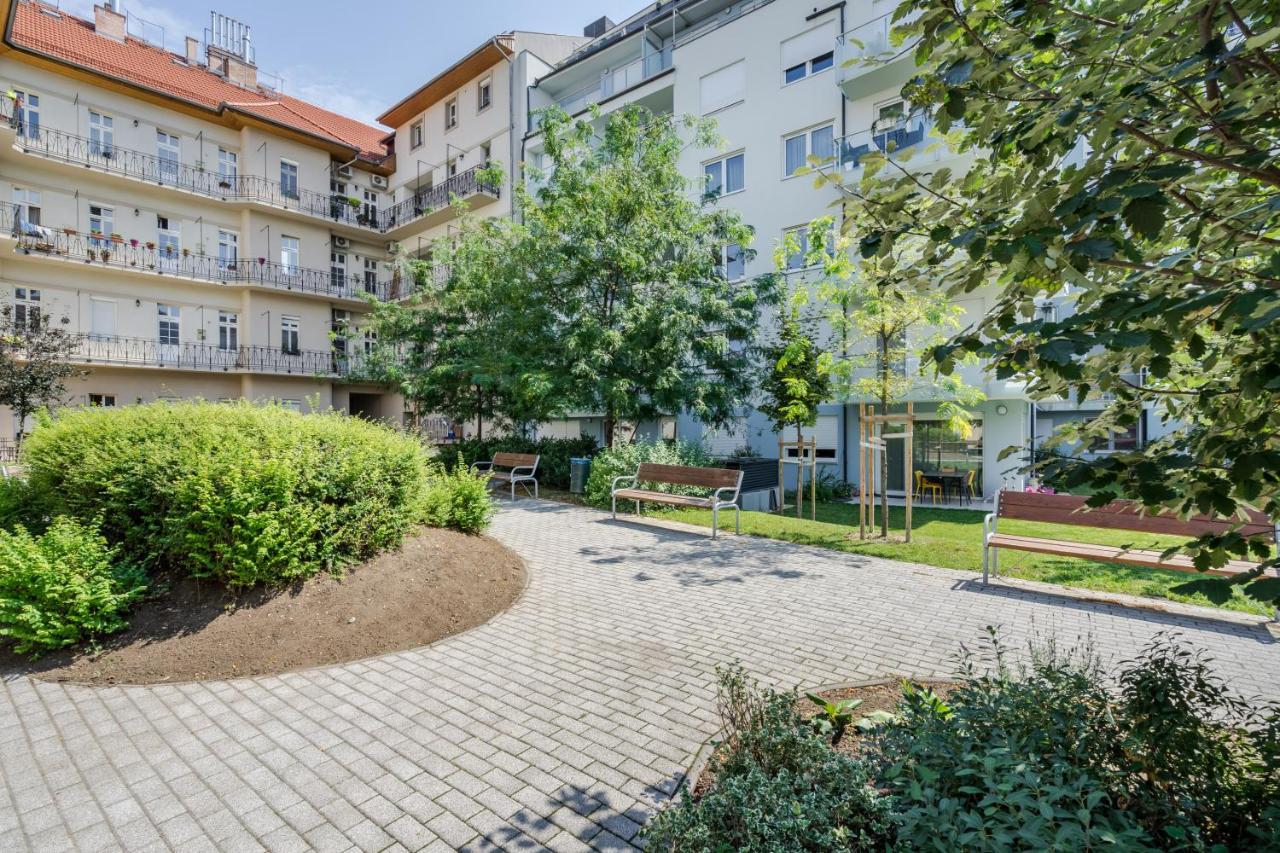 Bpr Galactic Empire Home With Balcony Budapeşte Dış mekan fotoğraf
