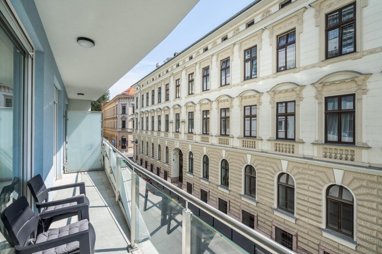 Bpr Galactic Empire Home With Balcony Budapeşte Dış mekan fotoğraf