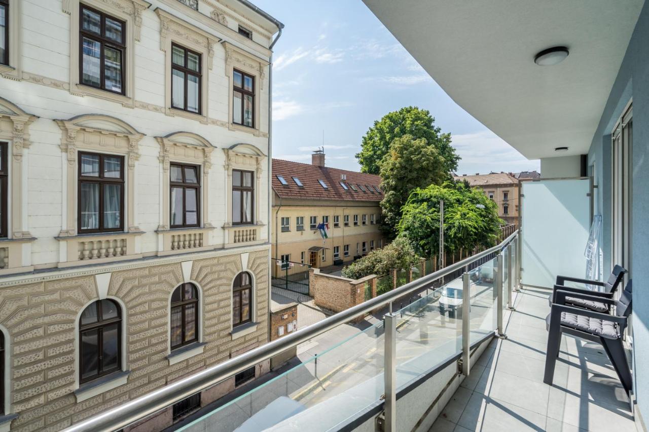 Bpr Galactic Empire Home With Balcony Budapeşte Dış mekan fotoğraf